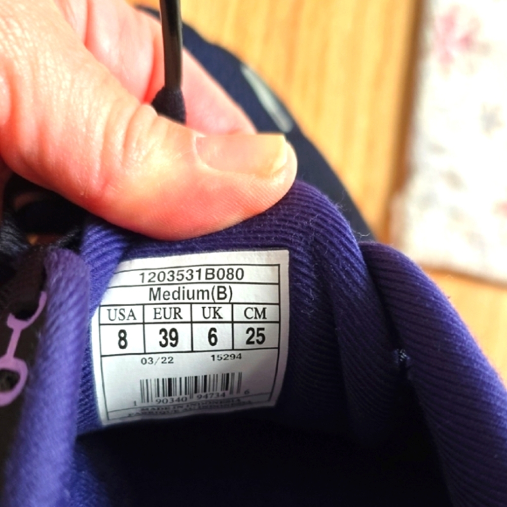 Brooks Navy and Pink Size 8 GUC - Picture 8 of 8